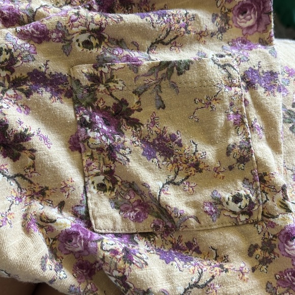 Beige and Purple Pastel Floral Shirt with Zippered Back and Front Pocket Size XS - Picture 5 of 5